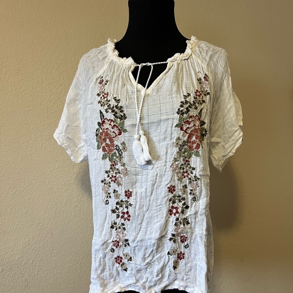 Mahina White Floral Embroidered Blouse